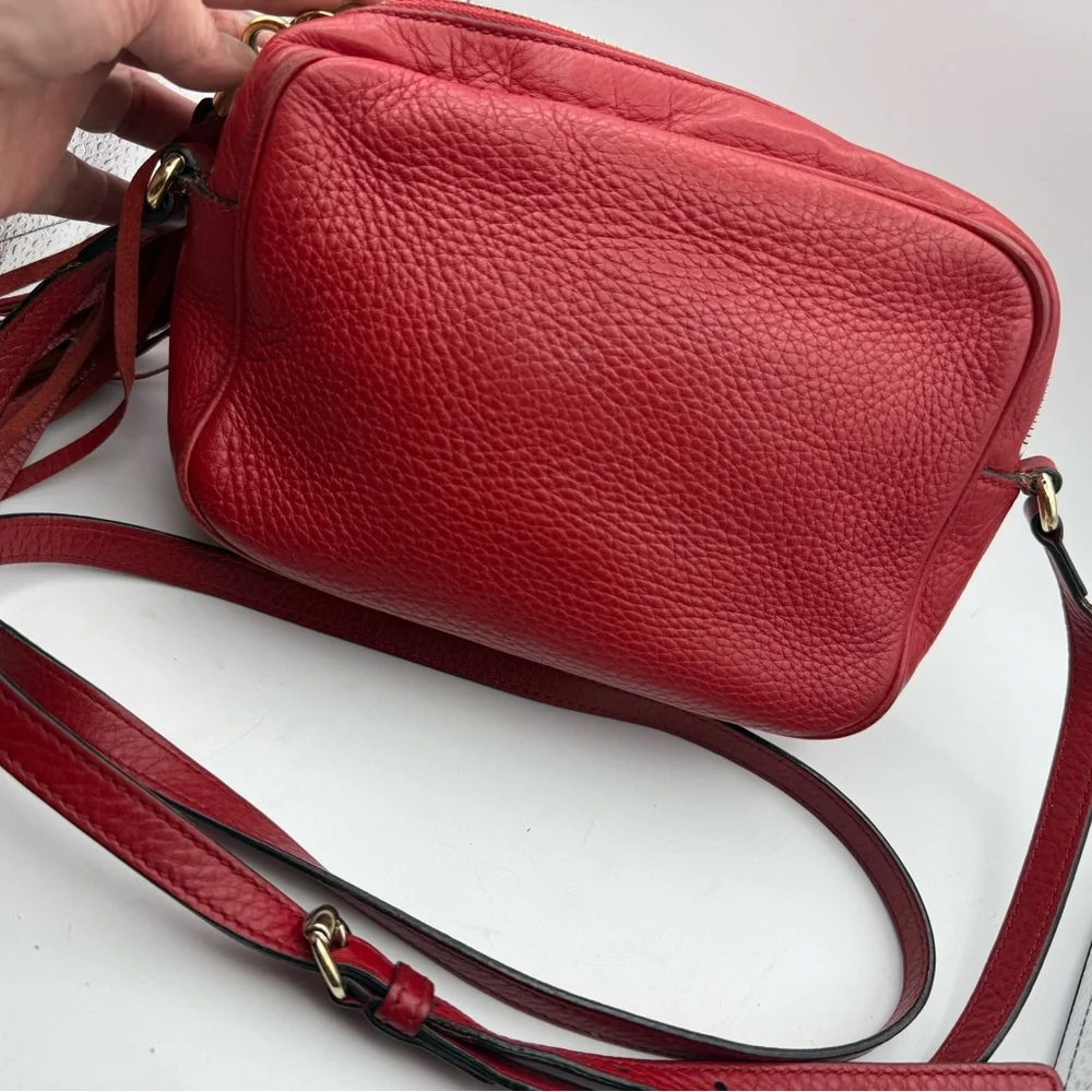 GUCCI Pebbled Calfskin Small Soho Disco Bag Color Red. - Picture 5 of 12